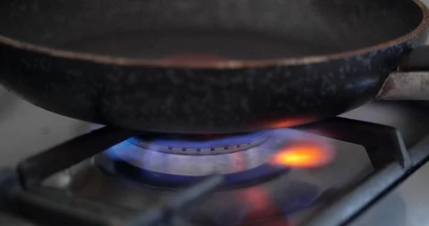 4K - Fire ignition under the frying pan on the gas stove Stock-Footage 103868963