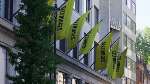4k Flags on the Selfridges store on Oxford street in London. Stock Footage 145104402