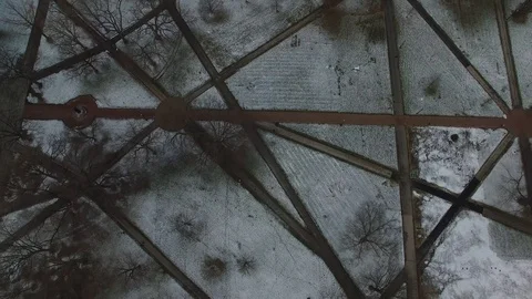 4K FLAT, PANNING DRONE SHOT OVER THE SNOWY SIDEWALKS OF OHIO STATE'S NORTH OVAL Video stock 101813663