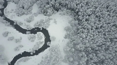 4K. Flight above clouds and wild winding river in frozen forest. Aerial. Vídeo Stock 97964432