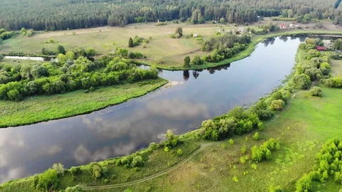 4K Flight above green fields towards the river Vídeos de archivo 116829891
