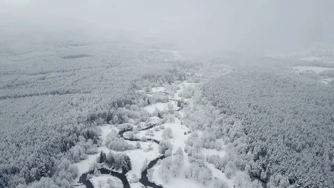 4K. Flight above wild winding river in frozen forest at foggy weather. Aerial. 스톡 동영상 83368423