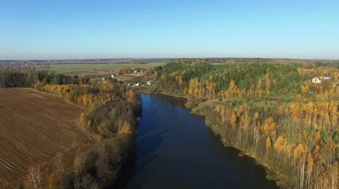 4K. Flight over lake and forest in golden autumn, aerial panoramic view. Video stock 59123074
