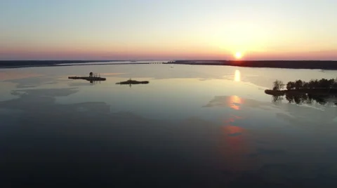 4K. Flight over large lake with	bridge in early spring on sunset, aerial view. 動画素材 61738924