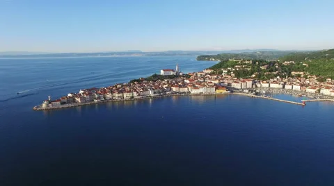 4K. Flight over old city Piran in Slovenia, aerial panoramic view. 動画素材 65807743