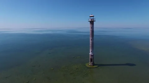 4K. Flight over old lighthouse standing in the sea, aerial view. Vídeo Stock 63070267