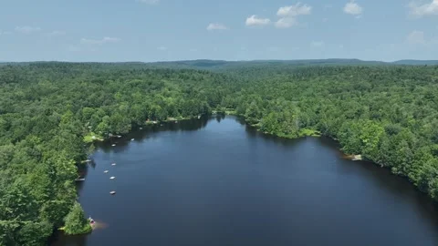 4K Flight Toward the North End of  Large Pond 動画素材 280905696