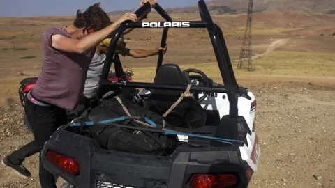 4K Flipping over a dune buggy 스톡 동영상 70312324