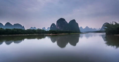 4k, The flow of Li river and mountains in Guilin, China Stock-Footage 38341443