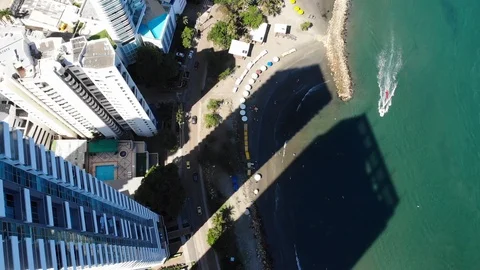 4K Flying down the building and the beach Video stock 109139067