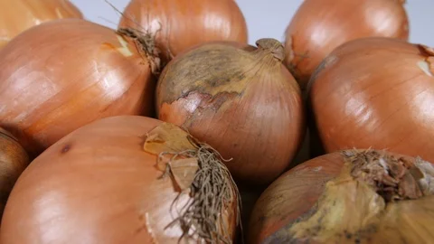 4K focus pull on fresh brown onion from pile vegetable on white background  Stock Footage 88488161
