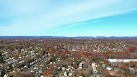 4K Foliage Pan of Springfield and East Longmeadow 動画素材 255407686