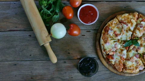 4K footage of aking slice of pizza,melted cheese dripping. View top 스톡 동영상 66598435