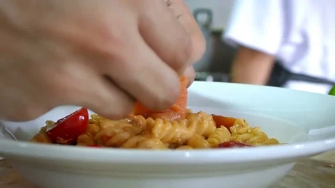 4K footage, close up hand of chef preparing pasta on white dish 스톡 동영상 83349339