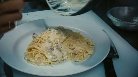 4K footage, hand chef preparing spaghetti on dish Video stock 79739957