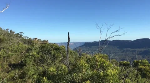 4k footage of Three Sisters peak at Blue Mountains, Australia Stock Footage 59918486