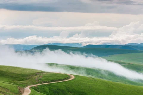 4K. The formation of clouds over alpine meadows, storm clouds. 스톡 동영상 51346892