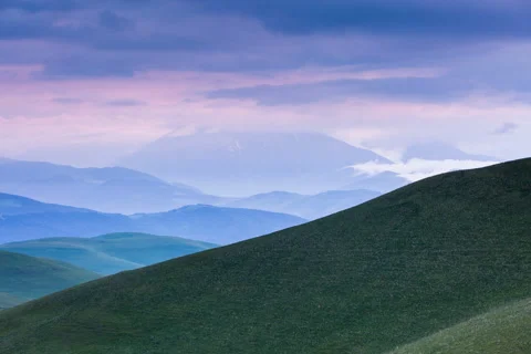 4K. The formation of clouds over alpine meadows, storm clouds. 스톡 동영상 51347179