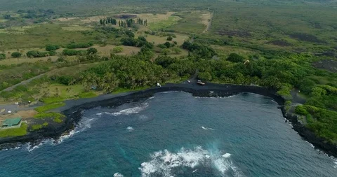 4k forward tracking aerial view of Punaluʻu Beach,Big Island,Hawaii,usa Video stock 120784555