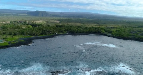 4k forward tracking aerial view of Punaluʻu Beach,Big Island,Hawaii,usa Vídeo Stock 120947762