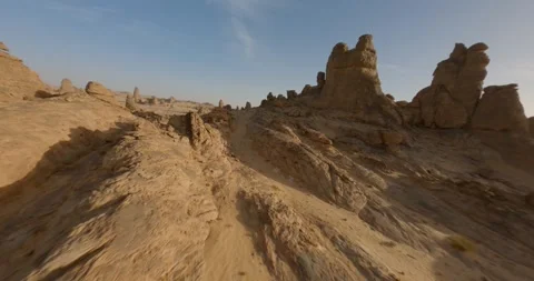 4k FPV Drone Shot flying between rock formations in Saudi Arabia #12 Vidéo 242995635