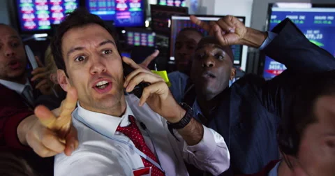 4K Frantic group of stockmarket traders buying and selling on the trading floor Stock Footage