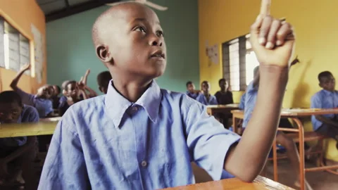 4k Front view of African pupils / students raising hand in class to answer teach Видео 199625611