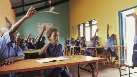 4k Front view of African pupils / students raising hand in class to answer teach Stockbeeldmateriaal 199625768