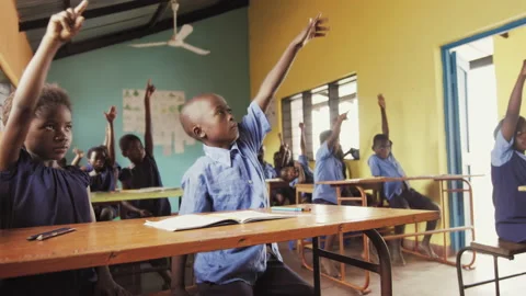 4k Front view of African pupils / students raising hand in class to answer teach Видео 199625786