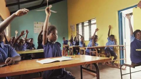 4k Front view of African pupils / students raising hand in class to answer teach 動画素材 199625813