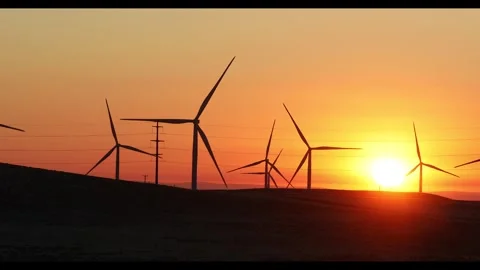 4K full frame footage of rotating wind turbines in Columbia Gorge, Oregon, USA Vídeo Stock 341660934