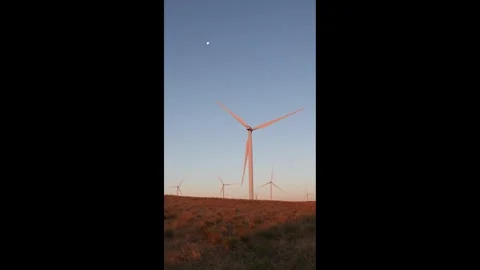 4K full frame footage of rotating wind turbines in Columbia Gorge, Oregon, USA Видео 341860994