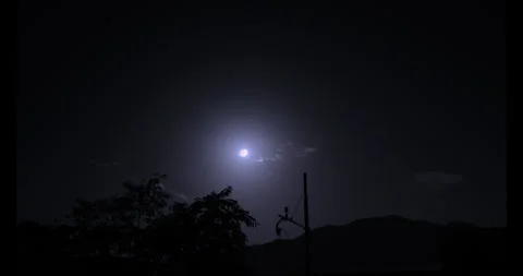 4k - Full Moon Timelapse With Clouds Video stock 251724802