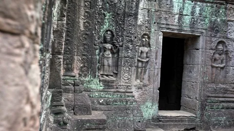 4K, Gate of the gallery surrounded by two guards in Ta Som temple Siem Reap-Dan Stock Footage 119058569