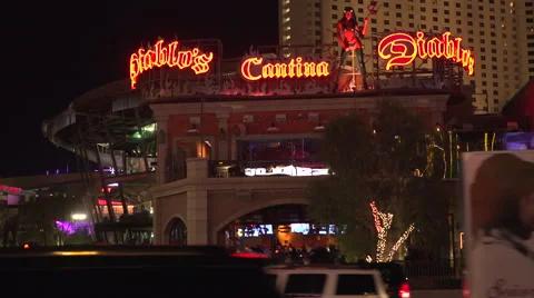 4K: Generic Las Vegas Strip Traffic &amp; Skyline Video stock 63102667