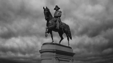 4k GEORGE WASHINGTON STATUE TIMELAPSE AS STORM ROLLS IN Stock Footage