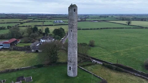 4K Grangefertagh Round Tower in County Kilkenny Vidéo 333926925