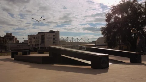 4K A guy skating on his board on the special ground Stock-Footage 96176126