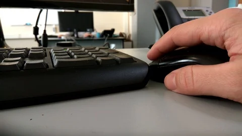 4K hand clicking computer mouse Video stock 99079865