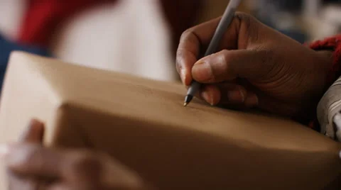 4K Hand writing an address on a parcel, in slow motion 動画素材 64209744