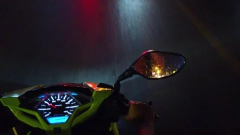 4K Hands on Motobike on Rural Rustic Road. Vídeo Stock 232198705