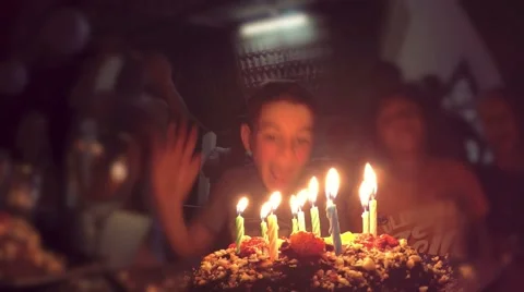 4K Happy Cute Boy Blowing at Cake at Birthday Party Vidéo 61558791