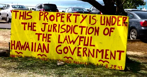 4K: Hawaiian Government Land sign Stock Footage