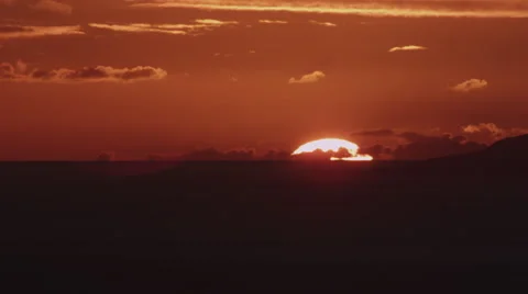 4K &amp; HD: Big Sun Dipping on The Horizon Going Down. Stock Footage 65473785