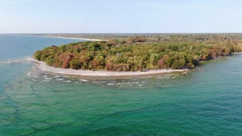 4K- HD Drone Flight Orbiting Through Peninsula of Prince Edward County Beach Stock-Footage 142026979