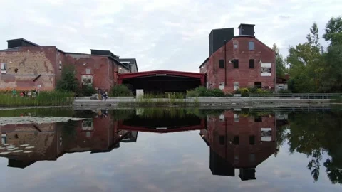 4K- HD Drone Flight Over Pond in Don Valley Brick Works Park Toronto, Ontario Video stock 142026412