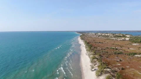 4K- HD Drone Flight Over Lakeshore in Sandbanks Video stock 142026892