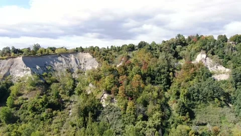 4K- HD Drone Flight Over Cliff in Toronto, Ontario Stock-Footage 142027097
