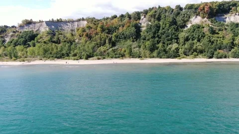 4K- HD Drone Stands Towards Cliff in Toronto, Ontario Stock-Footage 142027100