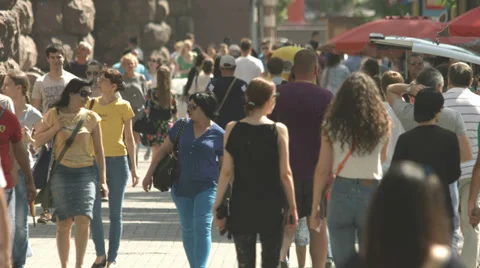 4K &amp; HD res-n, Crowd at the street, daytime Stock Footage 38833360